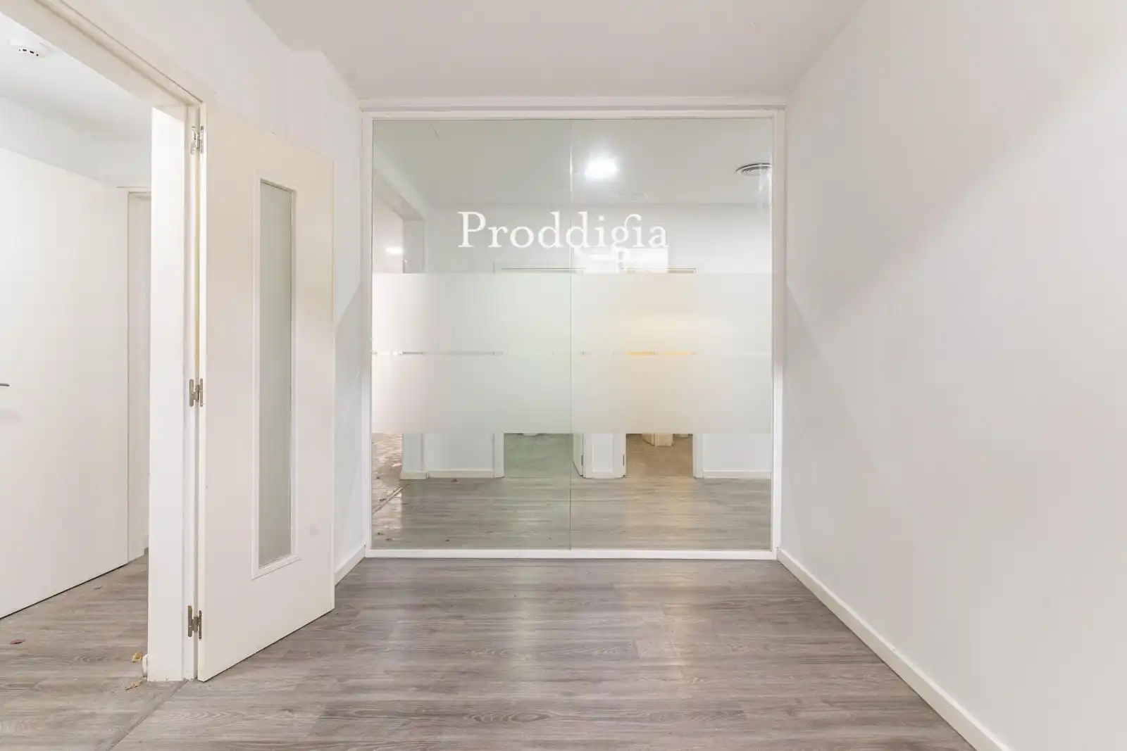 Office for sale in Barcelona  with Air Conditioner