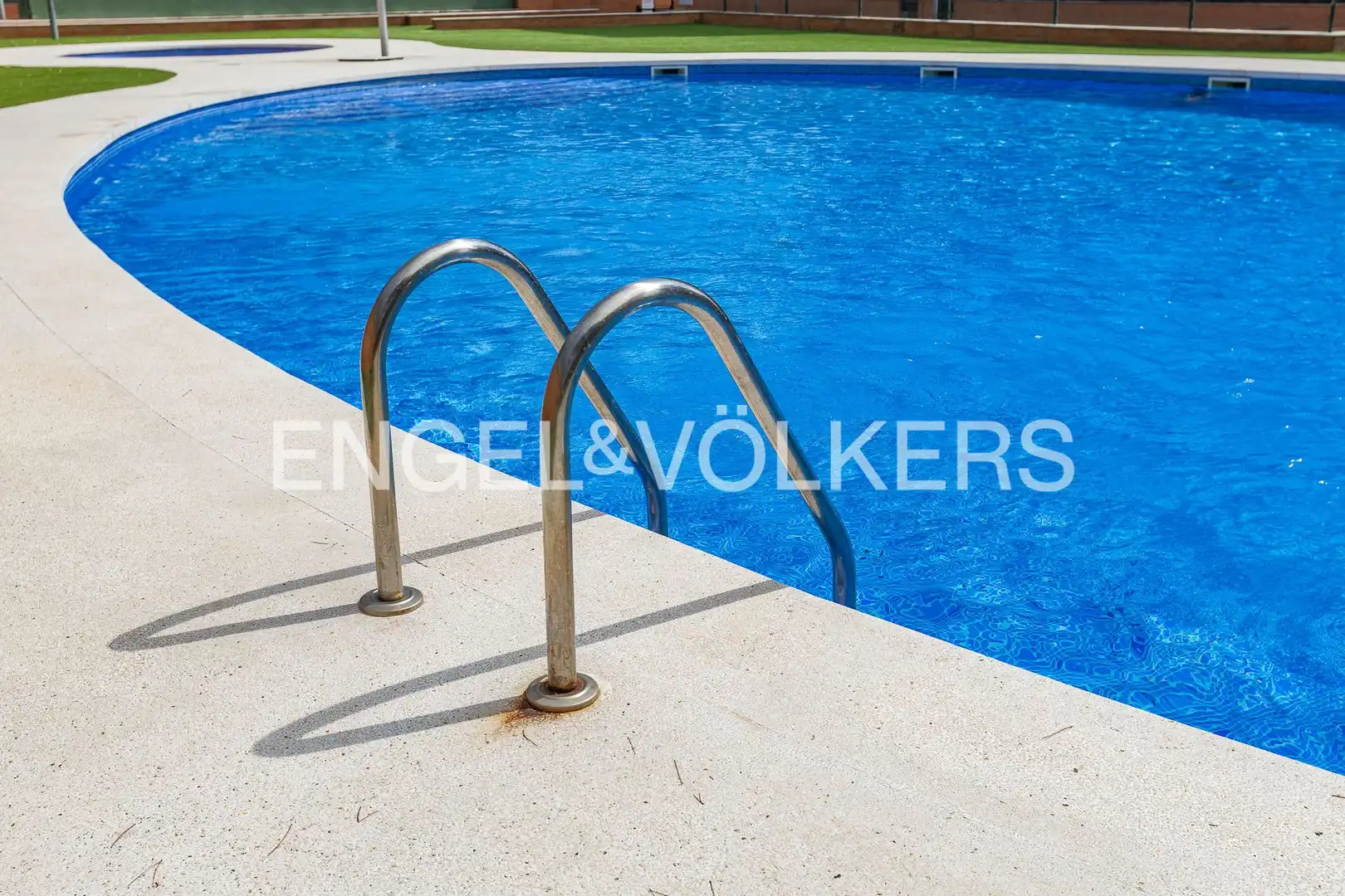Piscina de Piso en venta en Sabadell con Aire acondicionado, Calefacción y Jardín privado