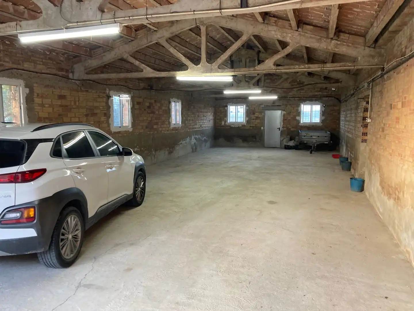 Parking of Commercial properties for rent in Sidamon