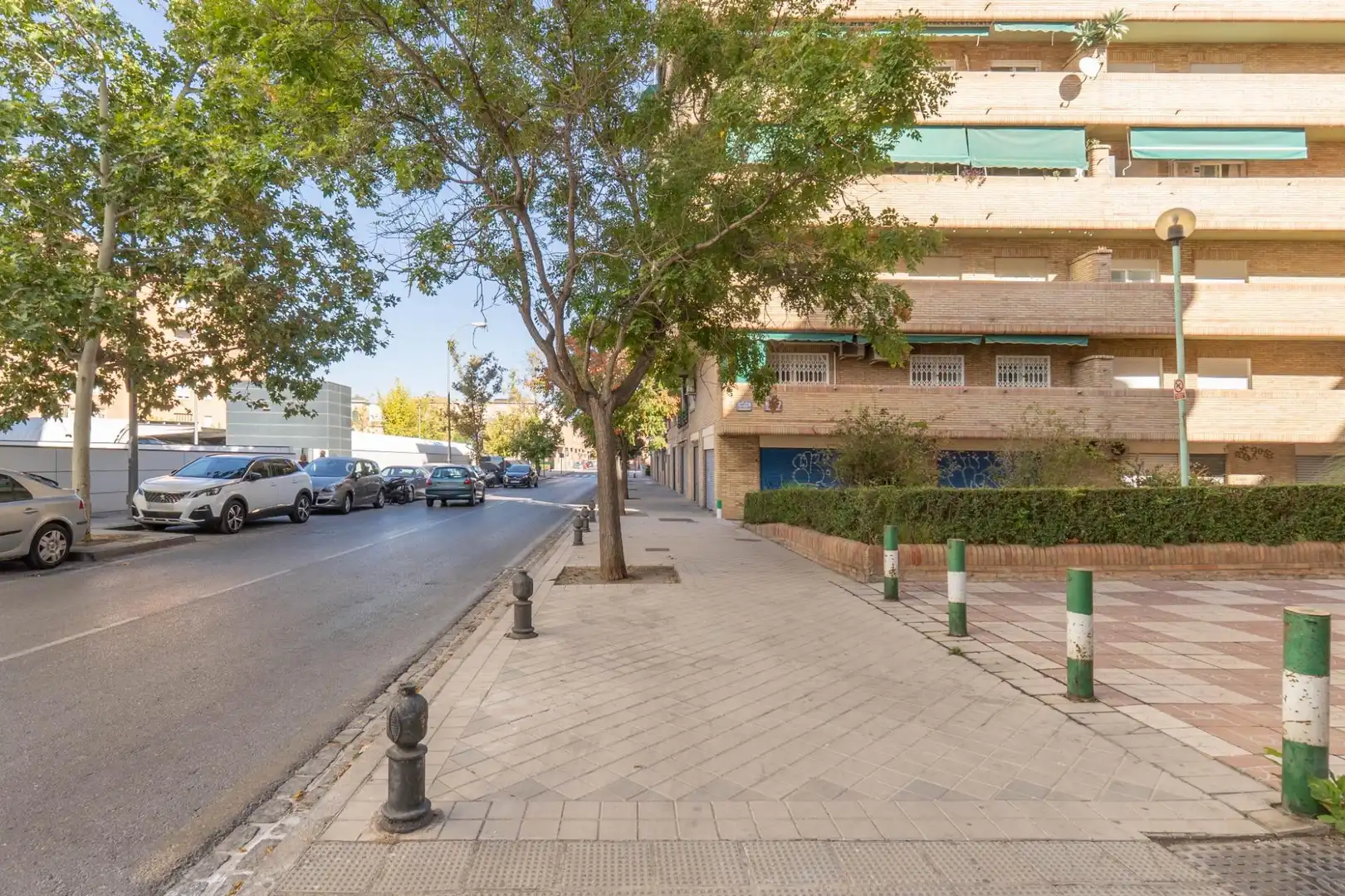 Exterior view of Garage for sale in Granada
