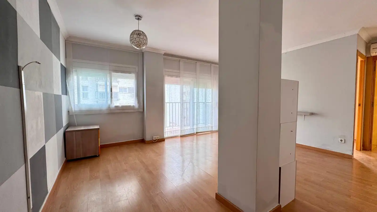 Habitación de Piso en venta en L'Hospitalet de Llobregat con Amueblado y Balcón