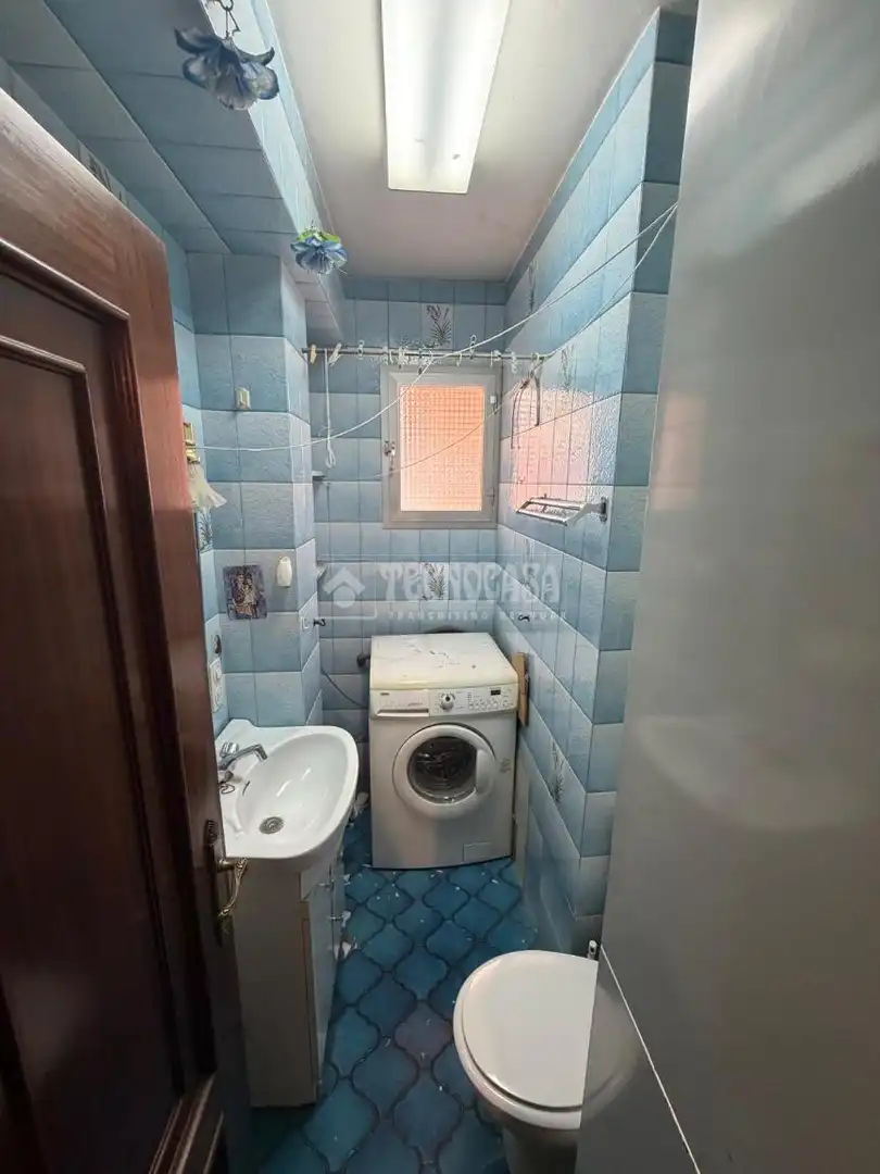 Bathroom of Flat for sale in Madrid  with Heating, Terrace and Balcony