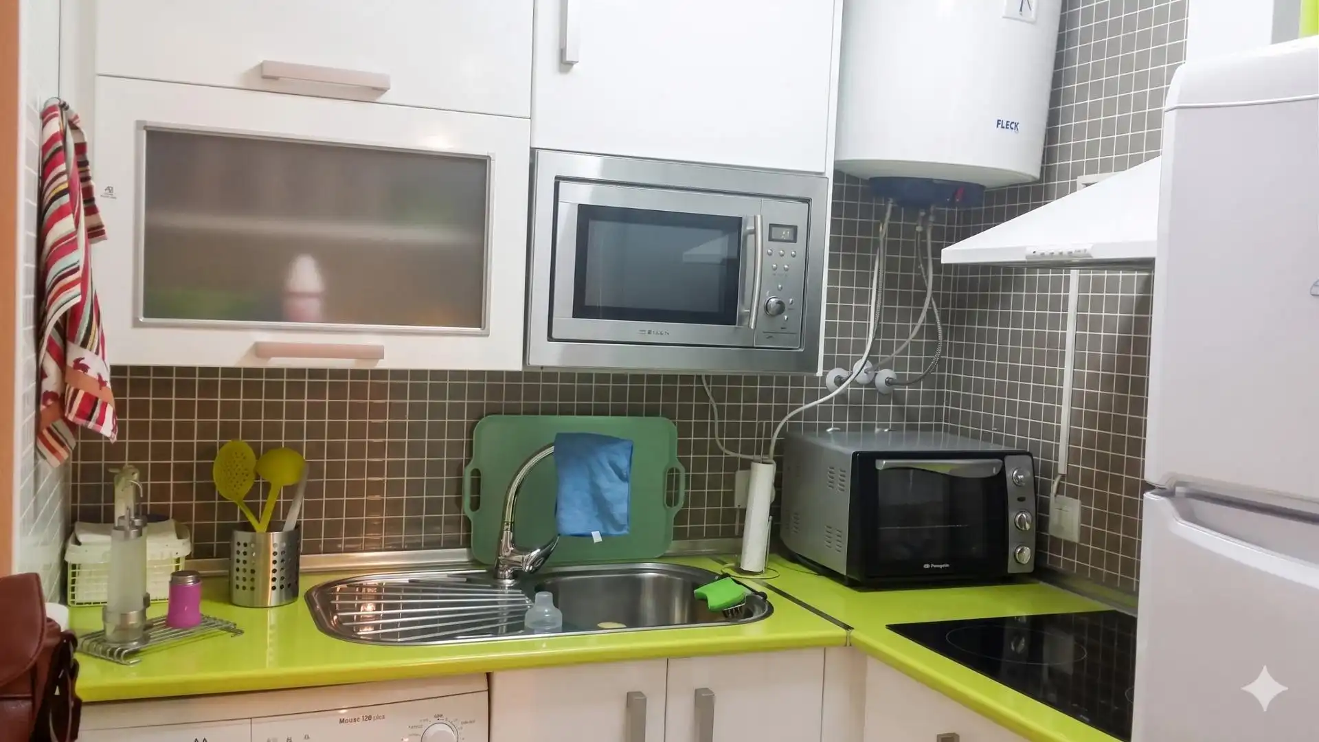 Küche von Wohnung zum Verkauf in Almería mit Klimaanlage und Möbliert