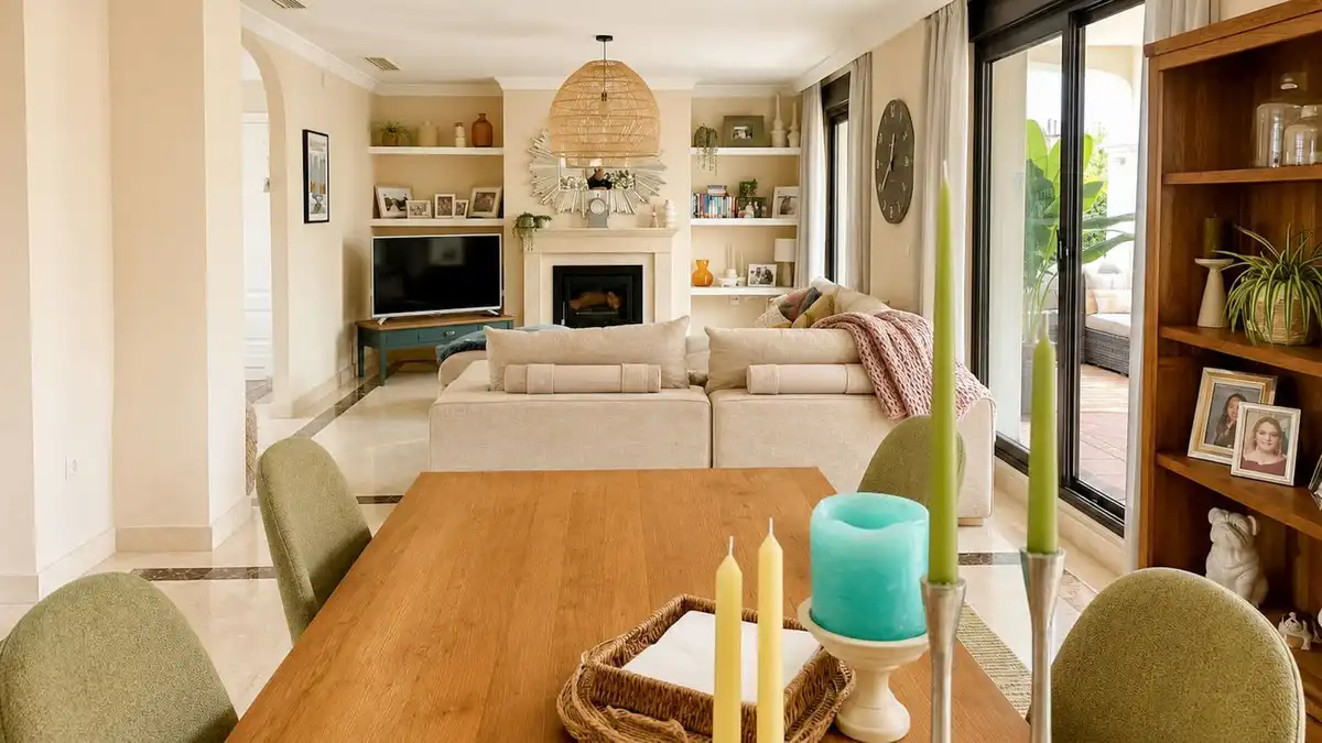 Sala de estar de Casa o chalet en venta en Estepona con Aire acondicionado, Jardín privado y Terraza