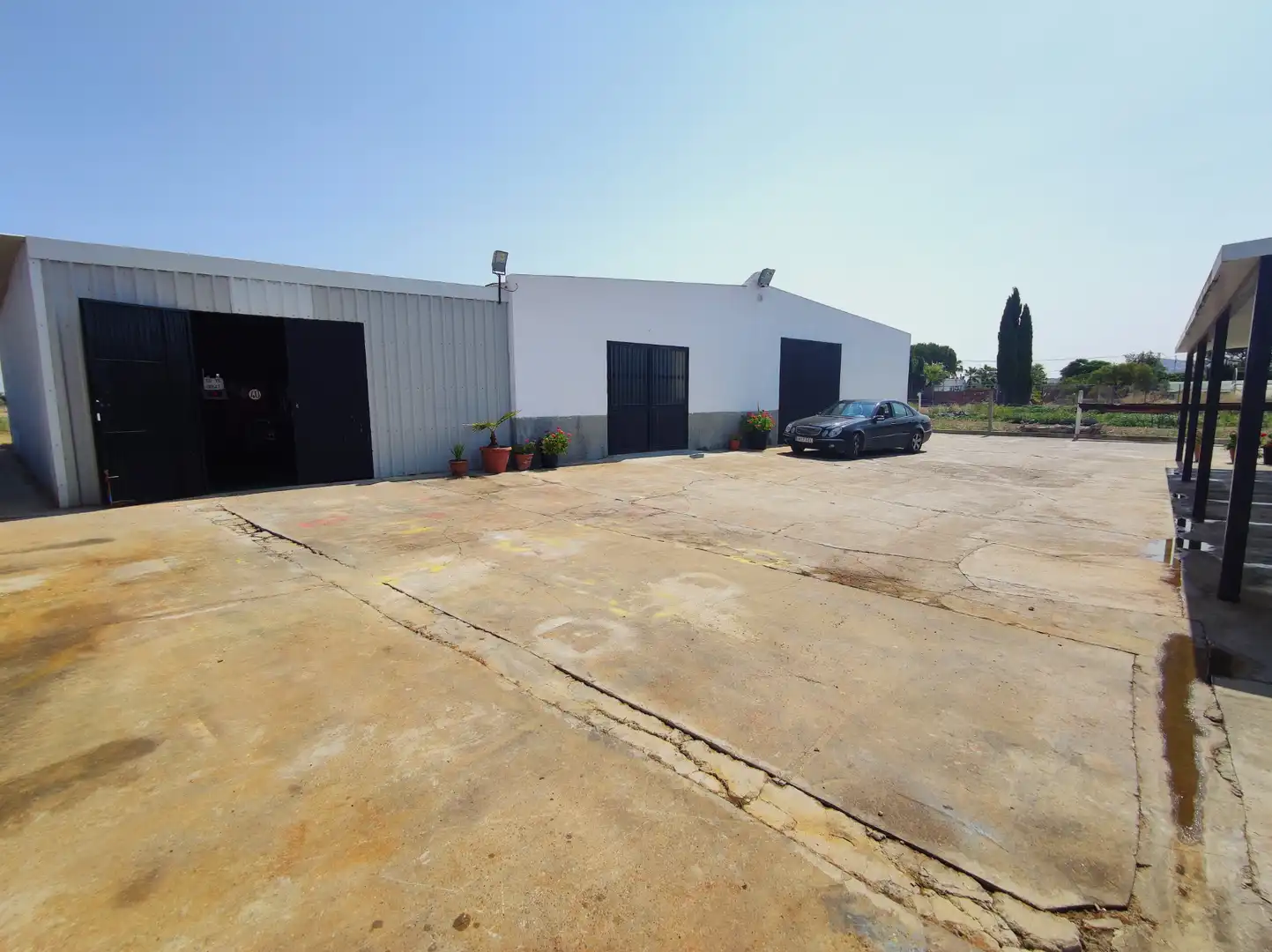 Vista exterior de Finca rústica en venta en El Cuervo de Sevilla con Aire acondicionado, Jardín privado y Terraza