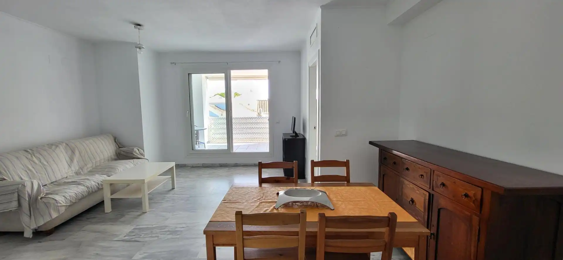 Menjador de Apartament de lloguer en Marbella amb Jardí privat, Terrassa i Moblat