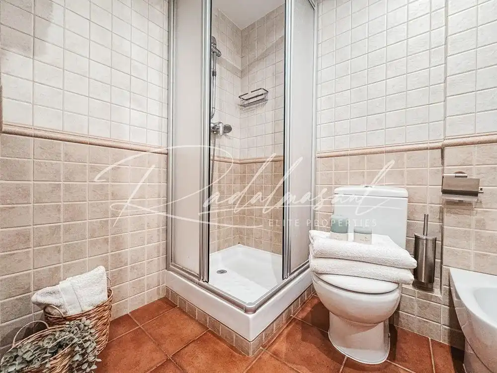 Baño de Piso en venta en Salou con Calefacción, Terraza y Amueblado