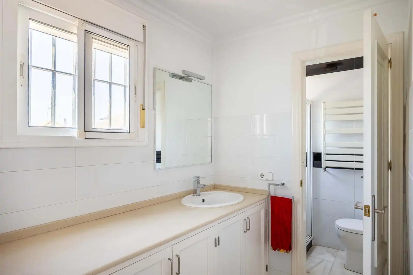 Bany de Casa o xalet en venda en Sevilla amb Aire condicionat, Calefacció i Traster