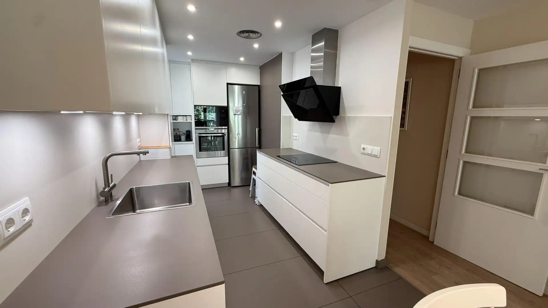 Kitchen of Flat for sale in Barcelona  with Air Conditioner, Heating and Parquet flooring