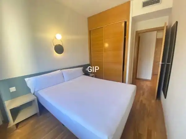 Dormitori de Apartament de lloguer en Madrid amb Aire condicionat, Calefacció i Parquet