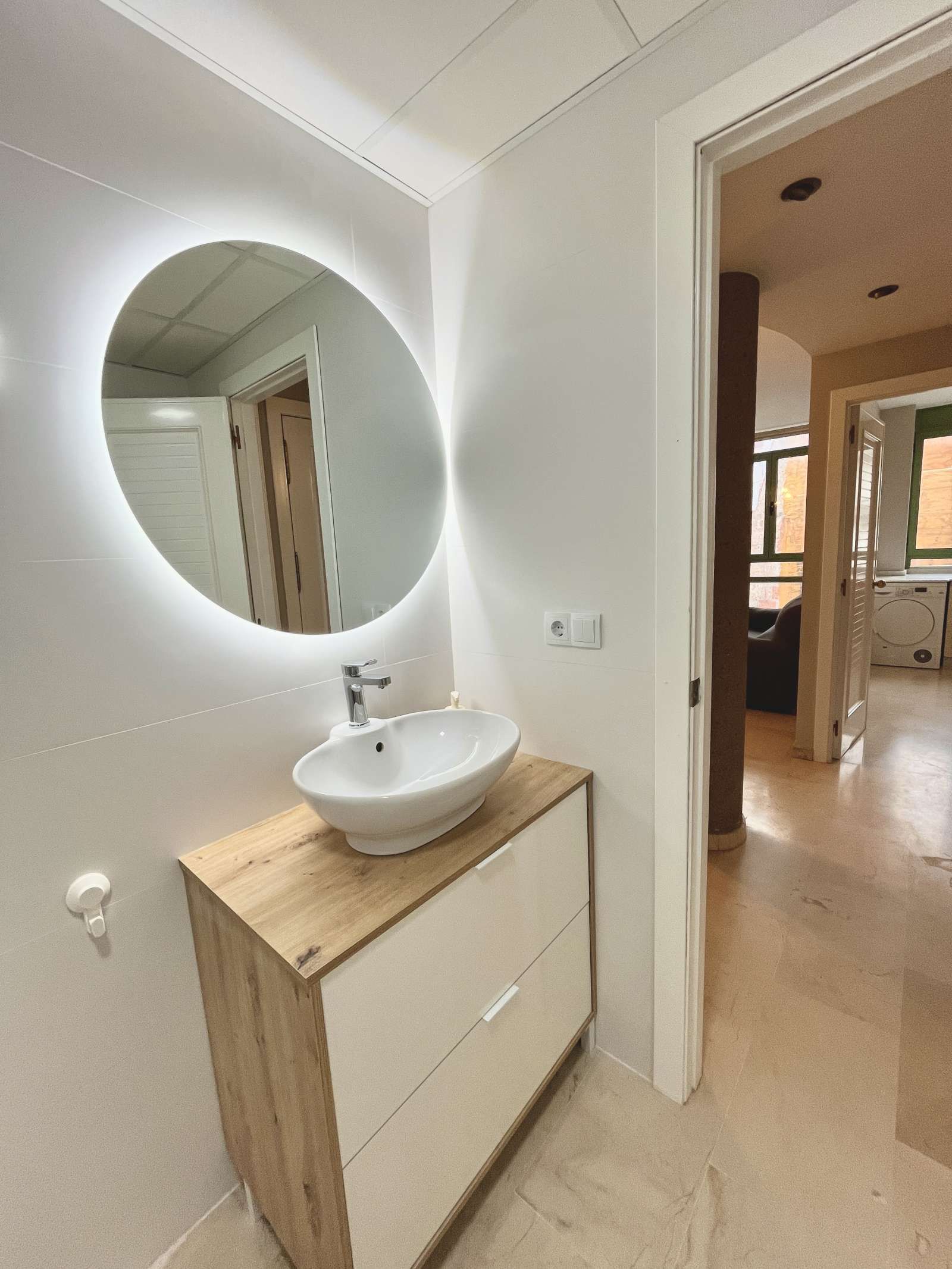 Bathroom of Apartment to share in  Valencia Capital  with Air Conditioner, Heating and Terrace