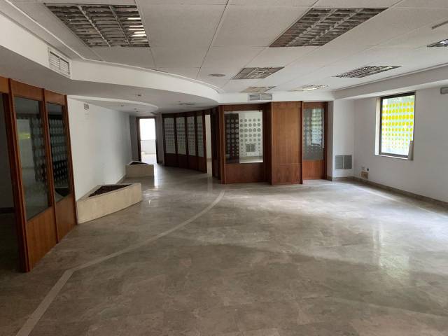 Local comercial en Alquiler en Ronda De Los Tejares en Zona Centro