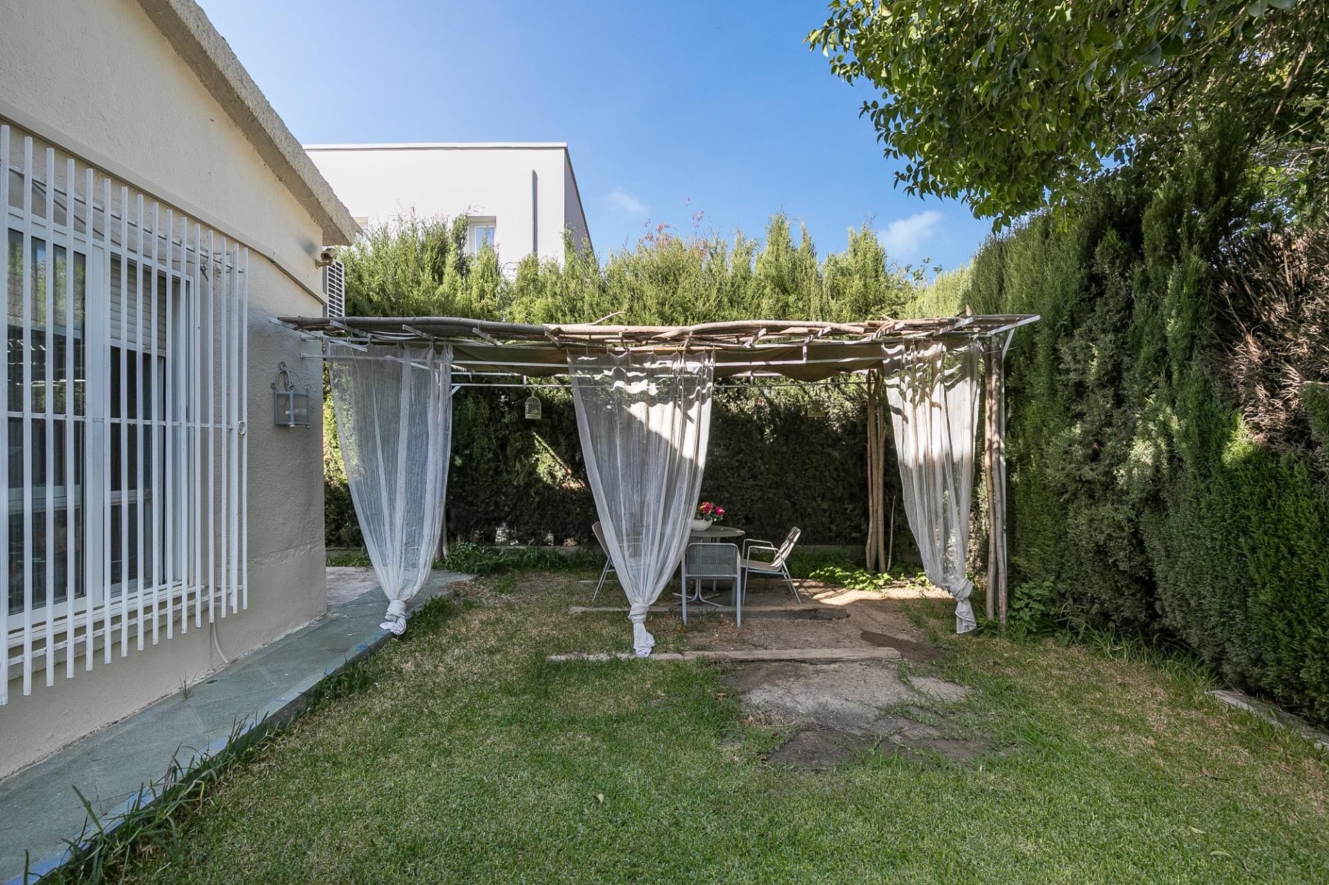Jardí de Casa o xalet en venda en Las Gabias amb Aire condicionat, Jardí privat i Parquet