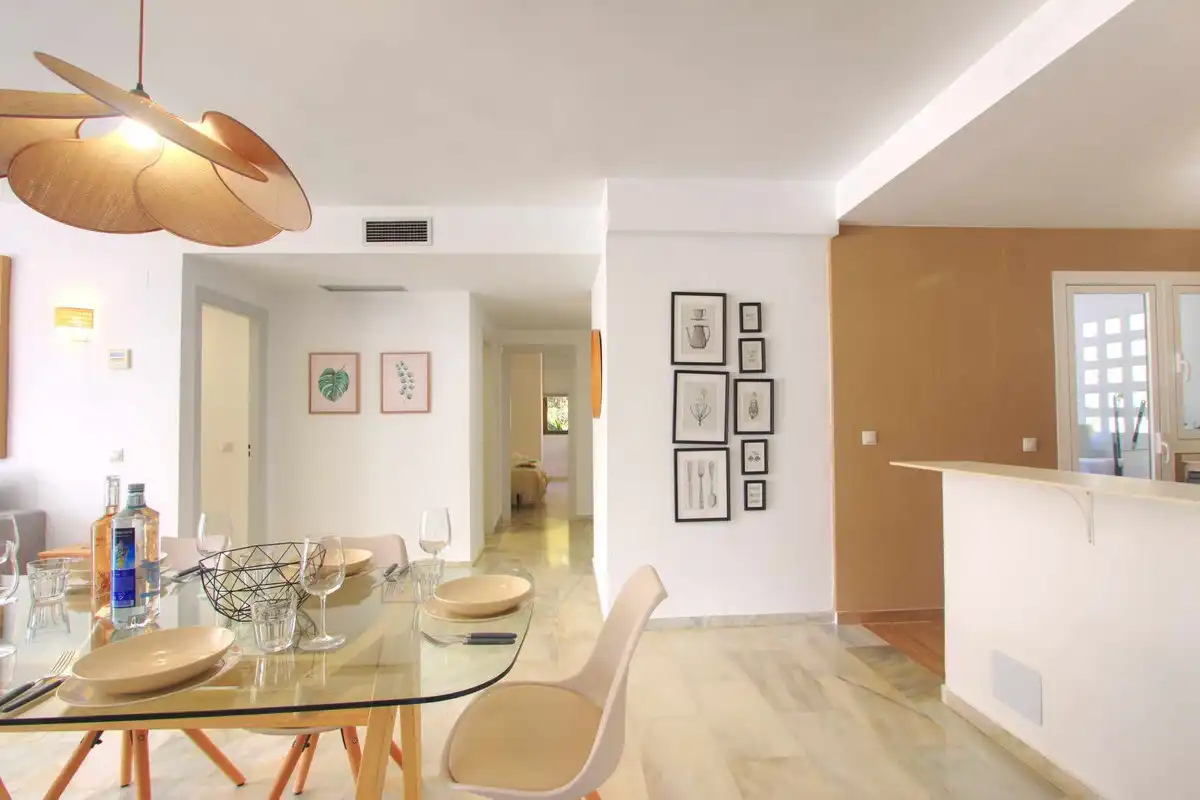 Menjador de Apartament en venda en Marbella amb Aire condicionat, Moblat i Balcó