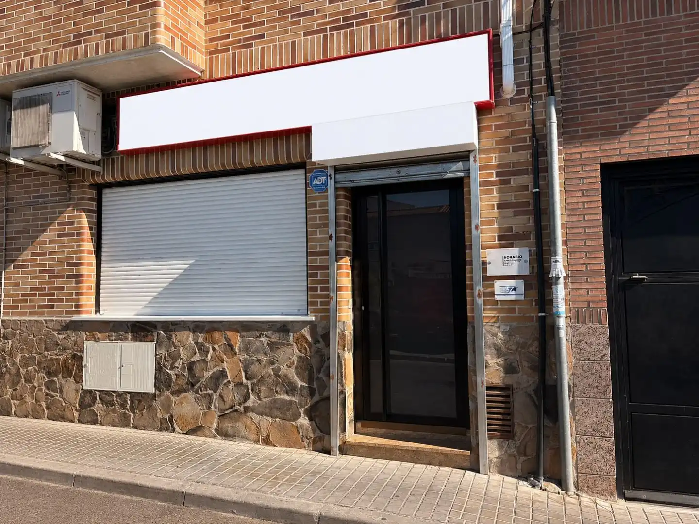 Geschaftsraum zur Miete in Paracuellos de Jarama mit Klimaanlage und Heizung