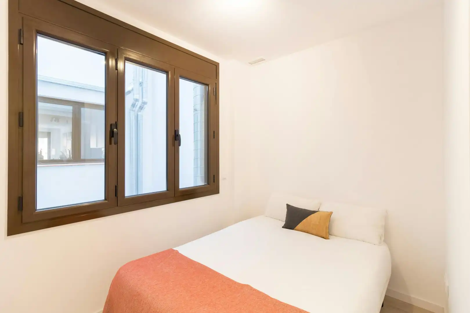 Bedroom of Flat for rent in Barcelona  with Air Conditioner, Heating and Furnished