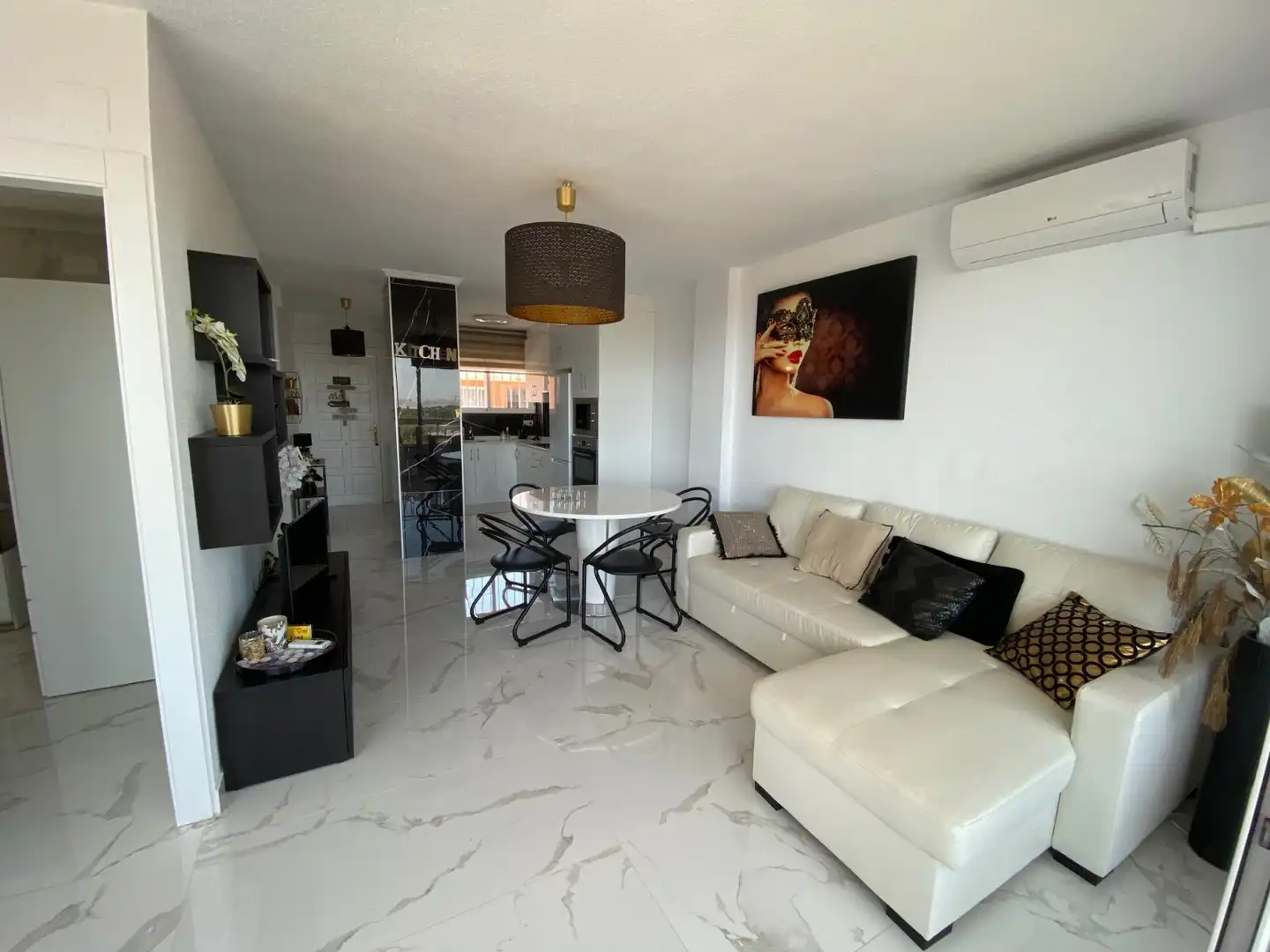 Wohnzimmer von Wohnungen zum Verkauf in Orihuela mit Klimaanlage, Terrasse und Schwimmbad