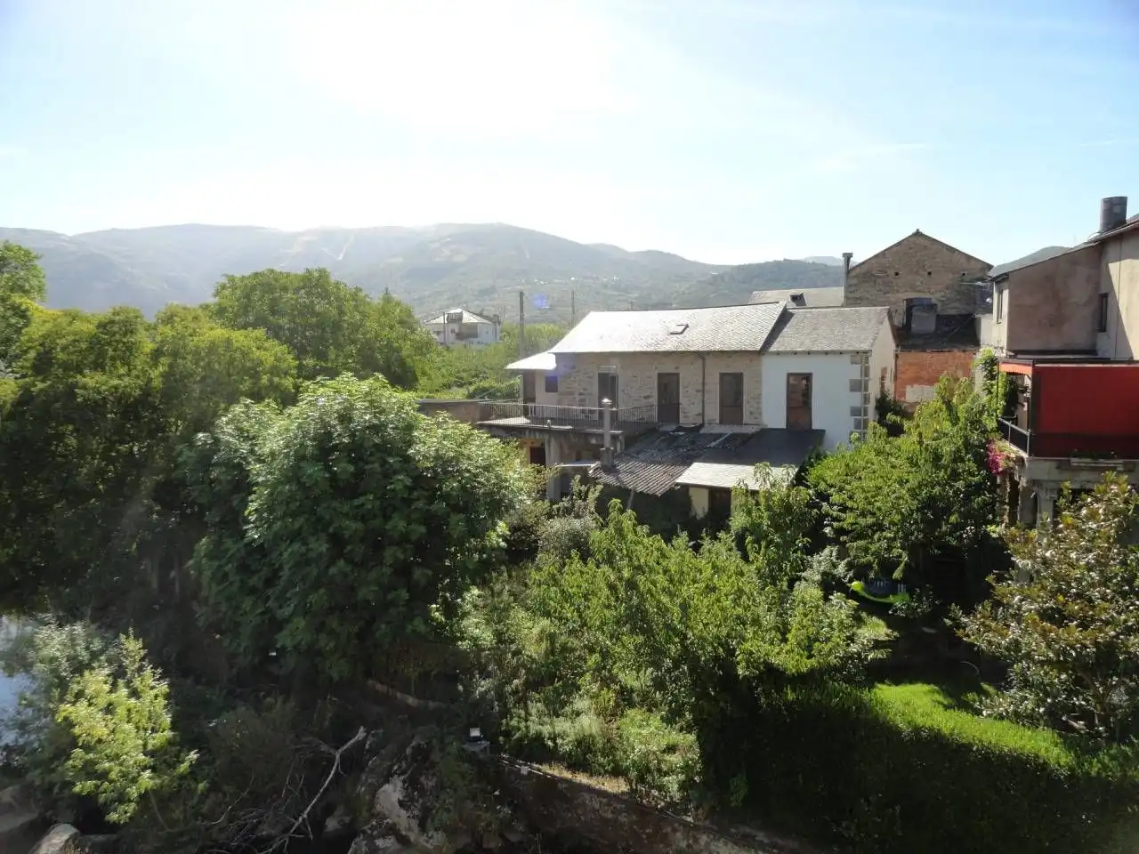 Außenansicht von Country house zum Verkauf in Petín