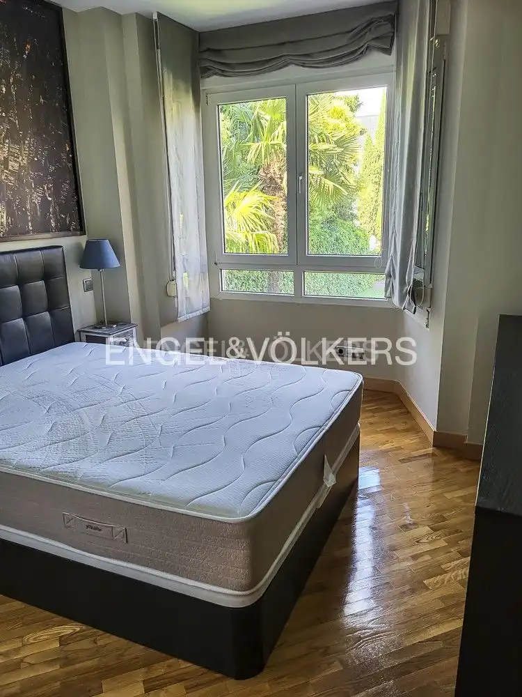 Bedroom of Flat for rent in Madrid  with Air Conditioner, Heating and Private garden