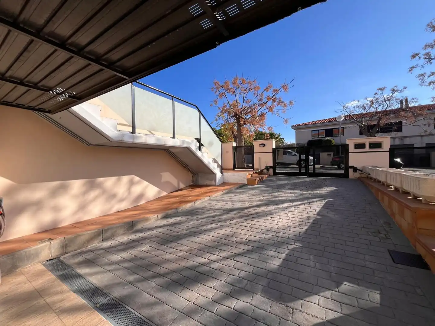 Terraza de Casa adosada en venta en Vilanova i la Geltrú con Calefacción, Jardín privado y Terraza