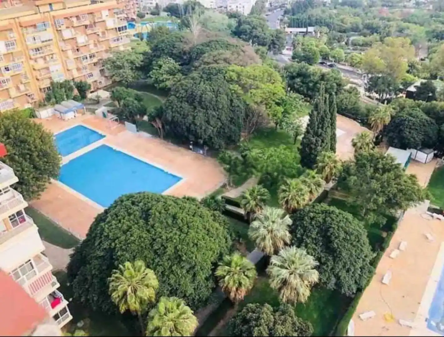 Piscina de Piso en venta en Benalmádena con Jardín privado, Terraza y Amueblado