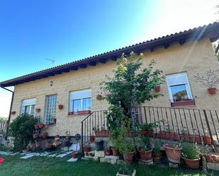 Vista exterior de Casa o xalet en venda en Villasabariego amb Alarma