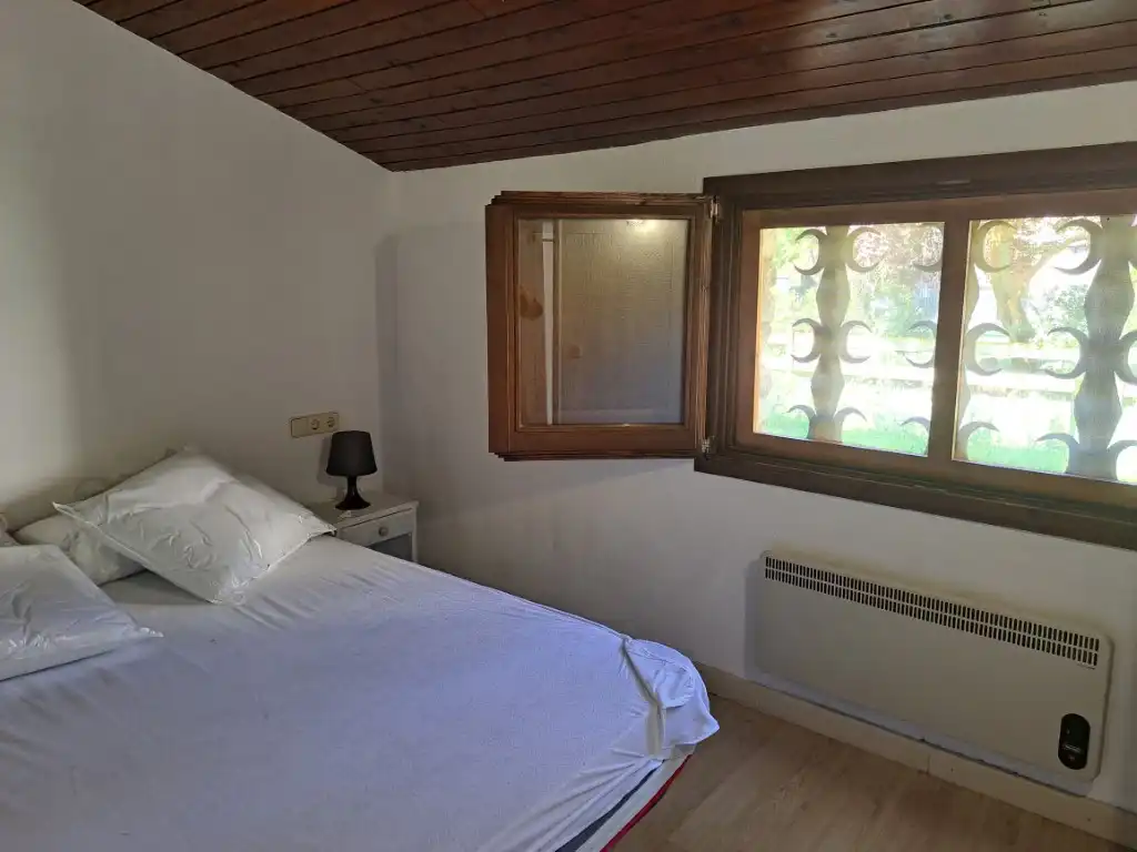 Schlafzimmer von Erdgeschoss zur Miete in Das mit Heizung, Privatgarten und Parkett