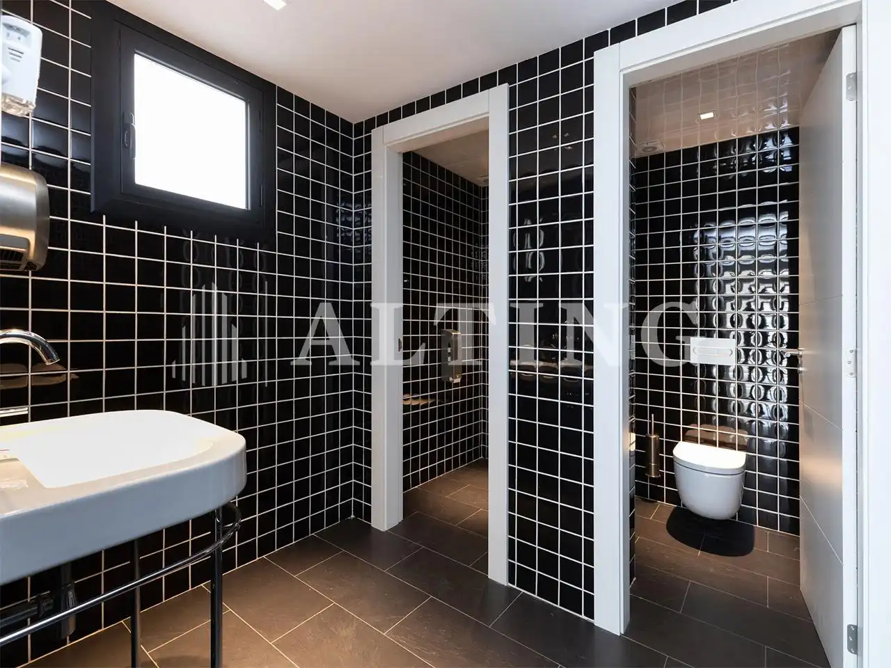 Baño de Oficina de alquiler en Barcelona con Aire acondicionado y Calefacción