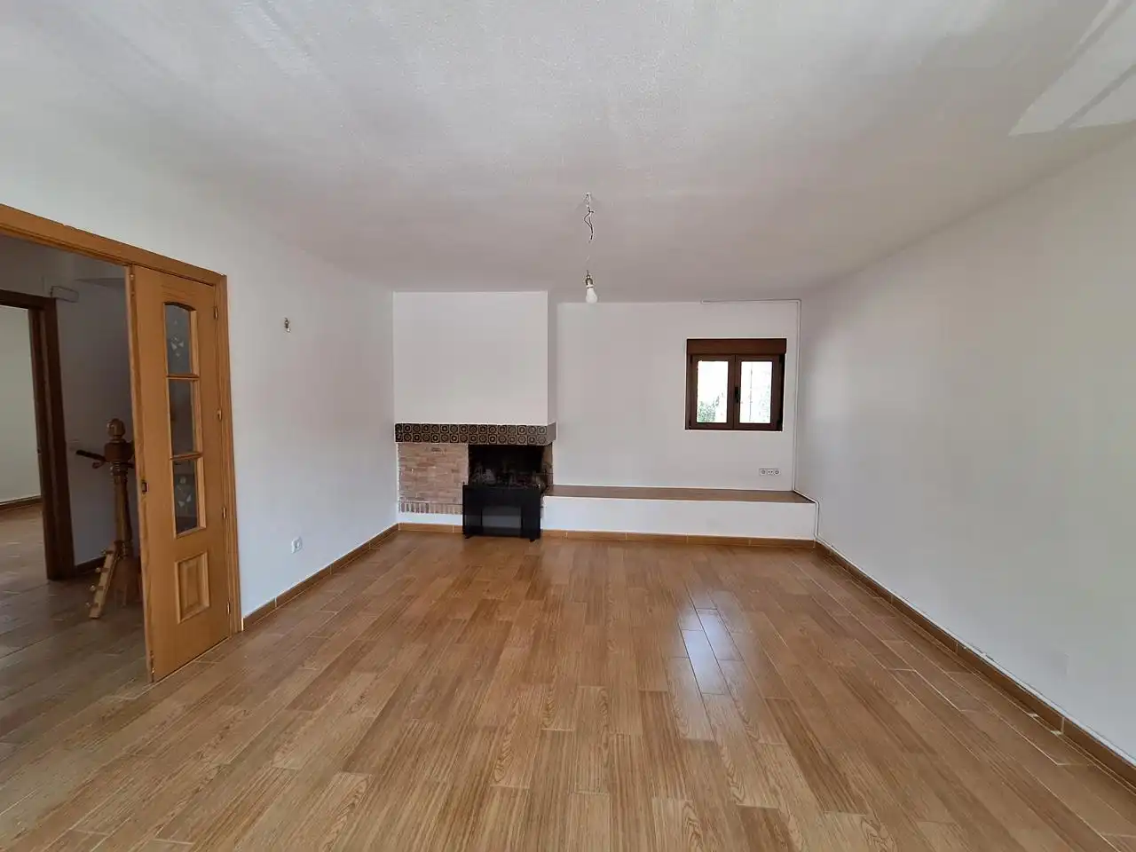 Sala d'estar de Casa adosada en venda en Quijorna amb Calefacció, Terrassa i Piscina comunitària