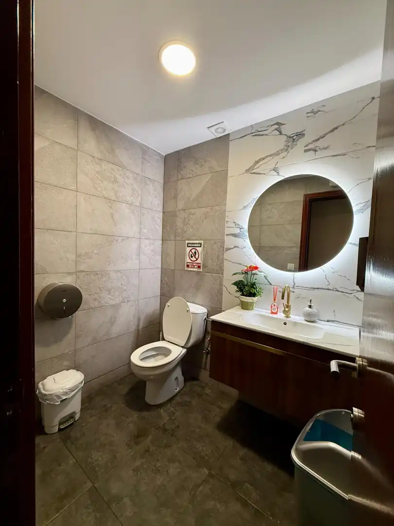 Baño de Local en traspaso en Barcelona