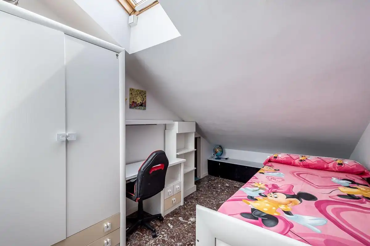Schlafzimmer von Dachboden zur Miete in Maracena mit Terrasse und Möbliert