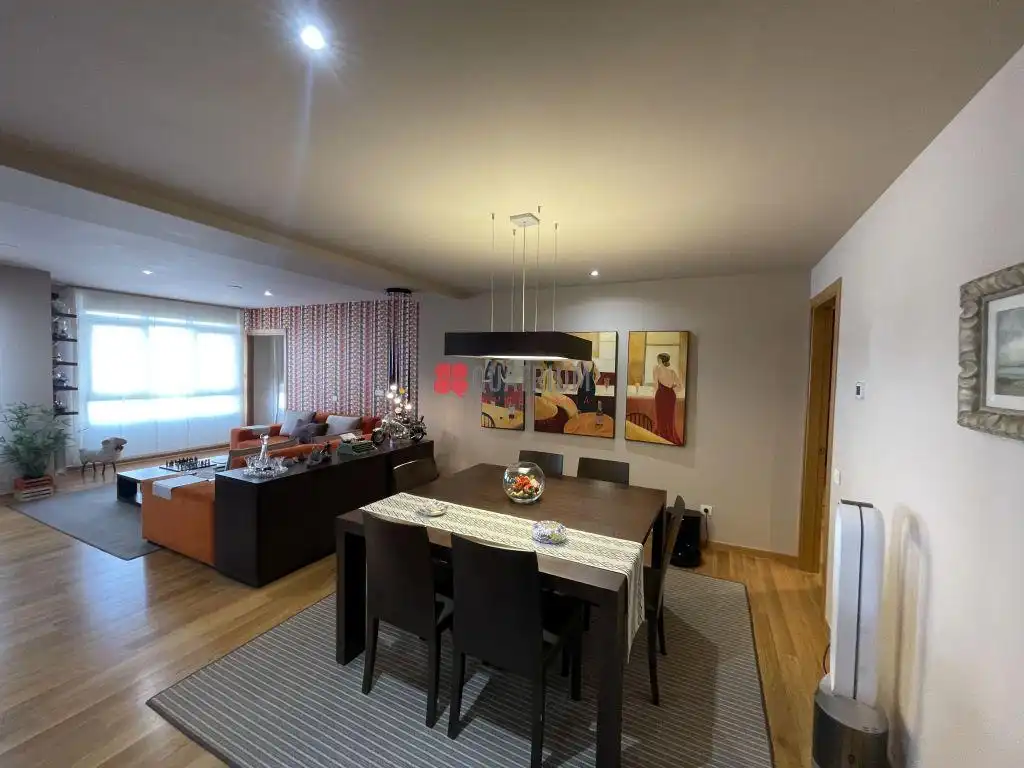 Appartamento con ascensore in vendita a Avenida Rosalía de Castro, imagen 4