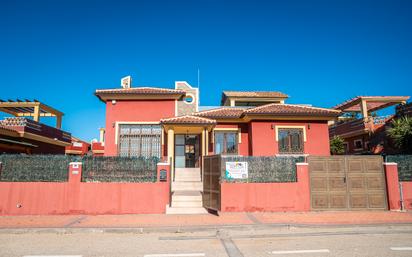 Vista exterior de Casa o xalet en venda en Algorfa amb Aire condicionat, Calefacció i Jardí privat