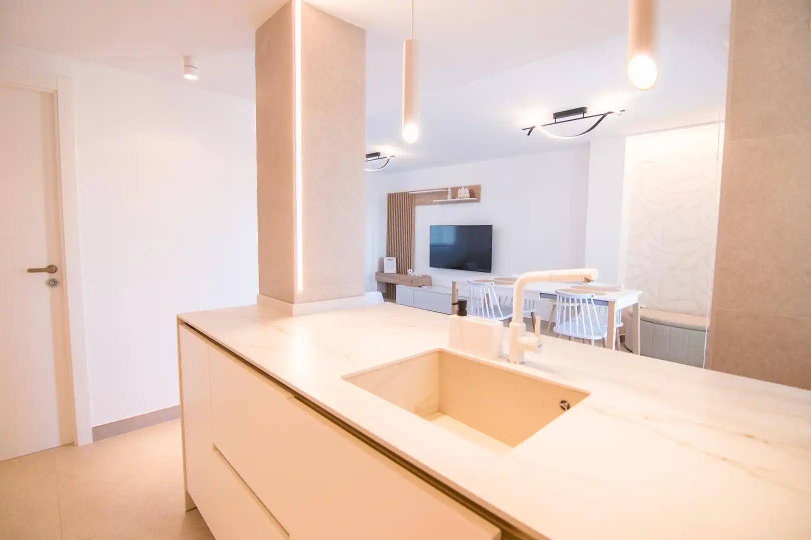 Küche von Wohnungen zum Verkauf in Gandia mit Klimaanlage, Privatgarten und Terrasse