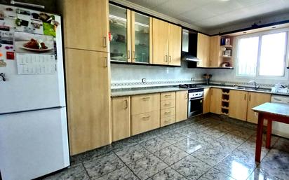 Cuina de Casa o xalet en venda en El Catllar  amb Jardí privat, Terrassa i Forn
