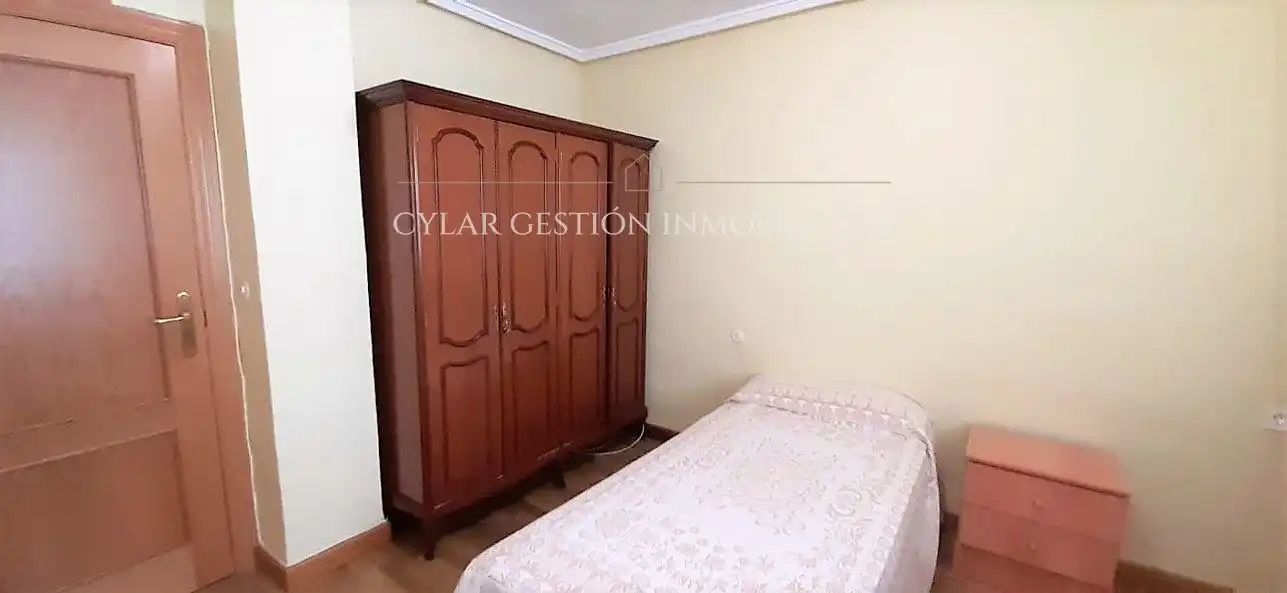 Flat for rent in Asturias, Carmelitas