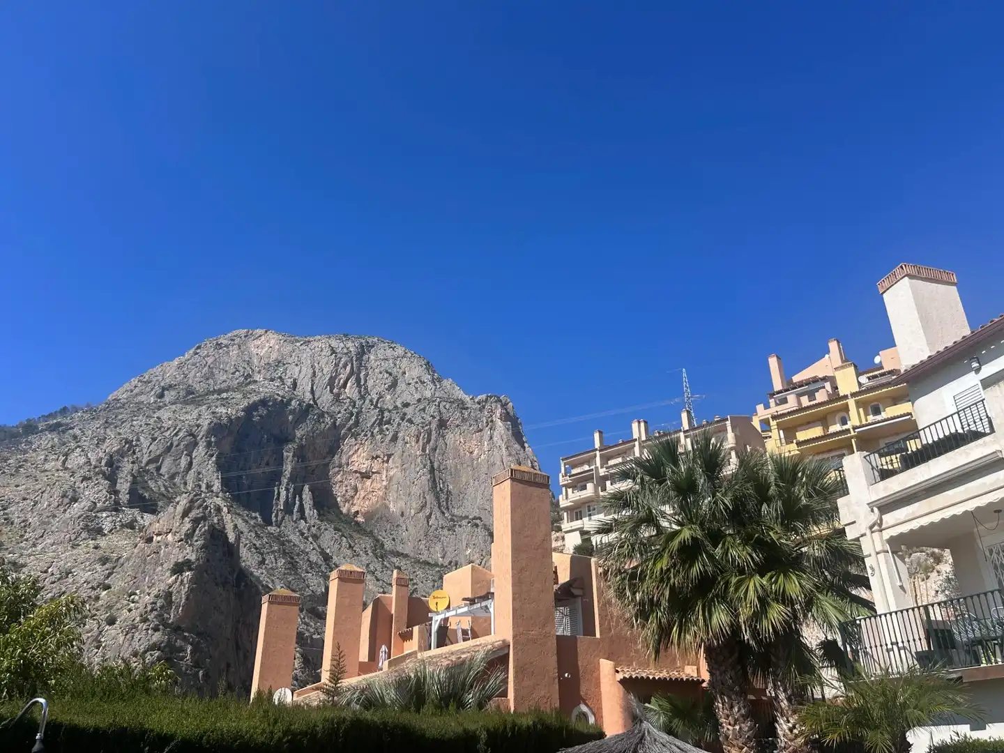 Außenansicht von Einfamilien-Reihenhaus zum Verkauf in Altea mit Klimaanlage, Heizung und Privatgarten
