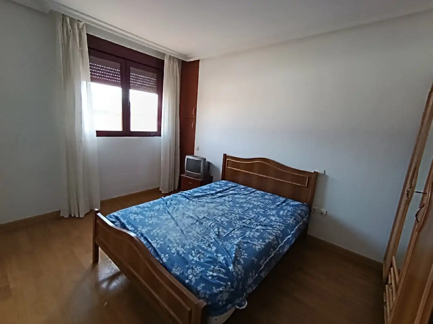 Habitación de Apartamento en venta en Benavente con Calefacción, Parquet y Amueblado