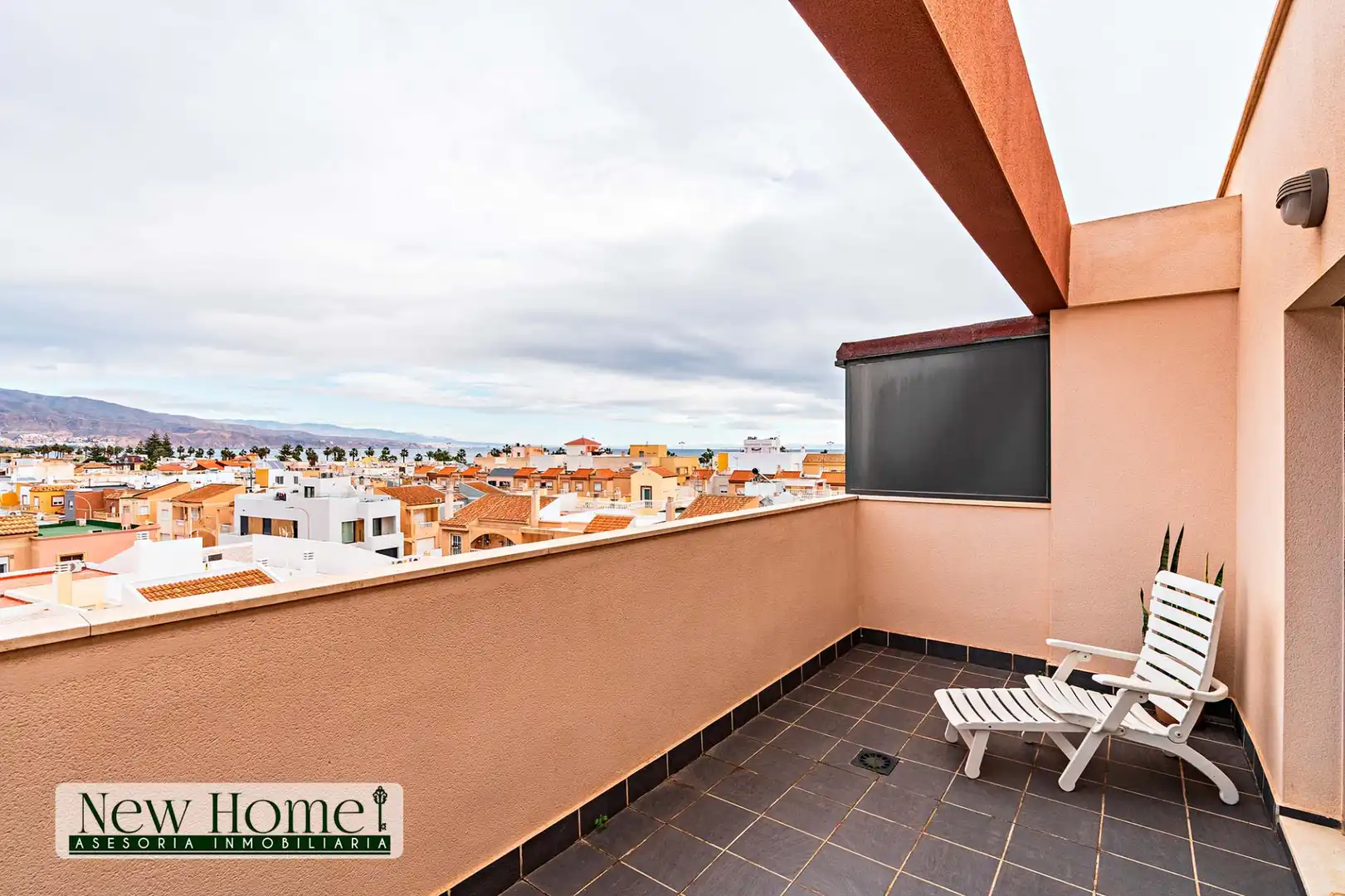 Exterior view of Attic for sale in Roquetas de Mar  with Terrace, Swimming Pool and Furnished