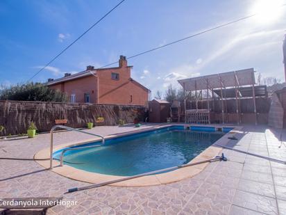 Piscina de Planta baixa en venda en Cerdanyola del Vallès amb Terrassa
