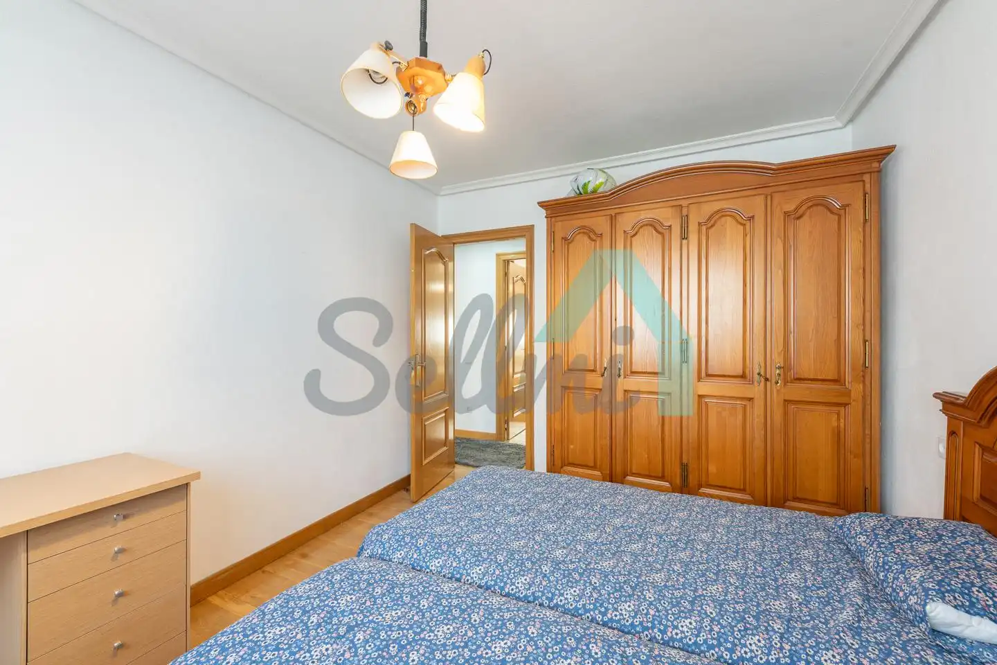 Bedroom of Flat for rent in Oviedo   with Heating, Parquet flooring and Furnished