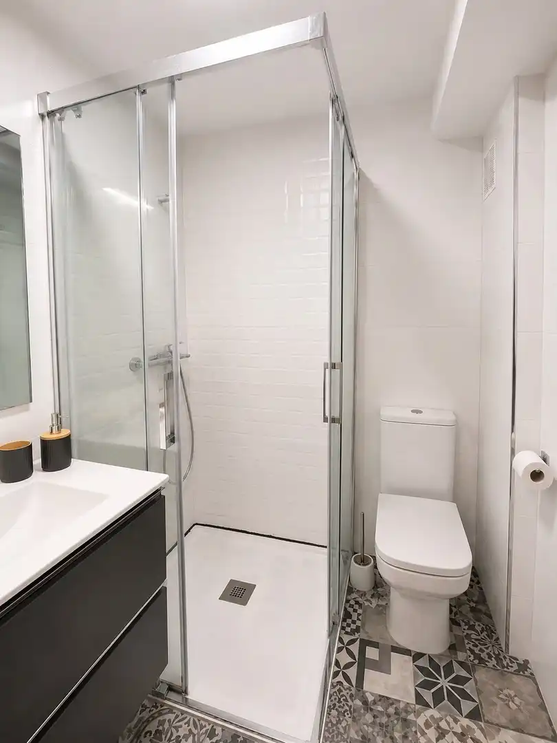Bathroom of Flat for sale in Málaga  with Air Conditioner and Heating