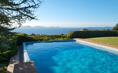 Piscina de Casa o xalet en venda en Nigrán