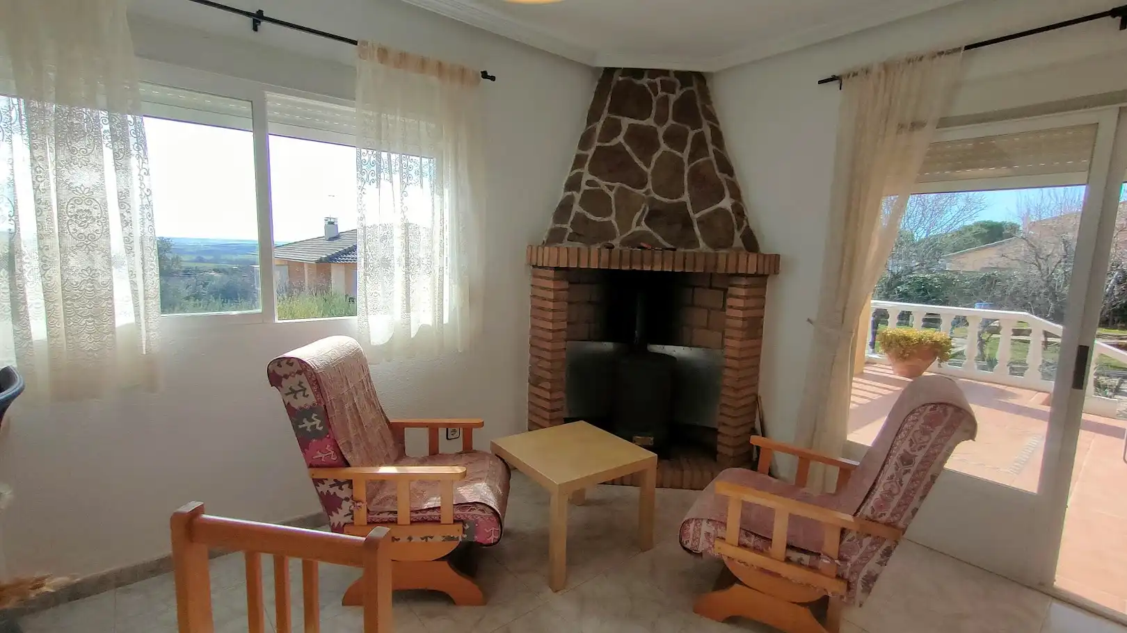 Sala de estar de Casa o chalet en venta en Torrejón del Rey con Aire acondicionado, Calefacción y Jardín privado