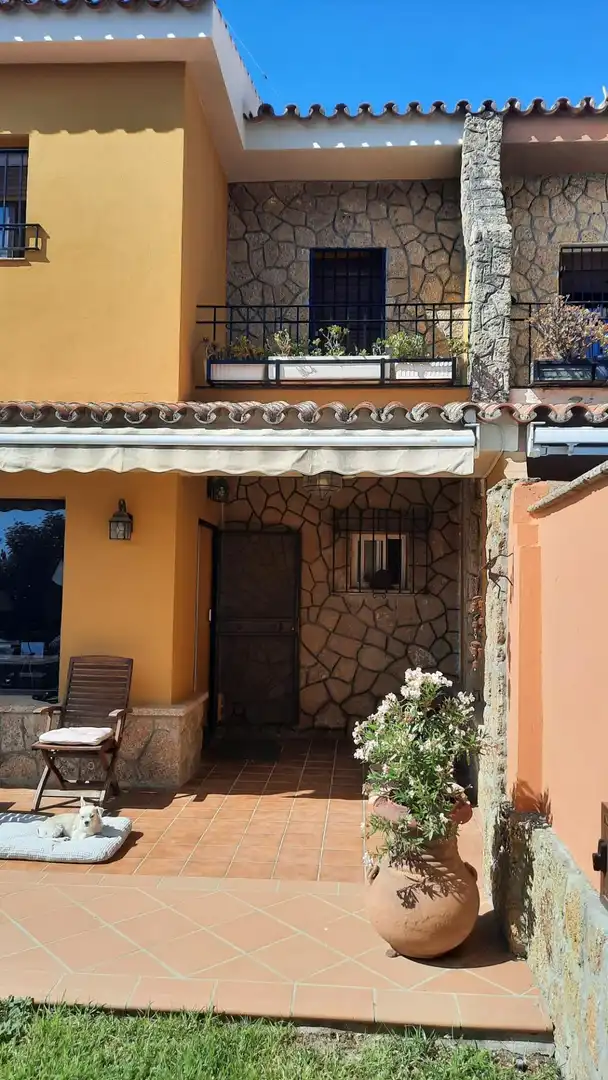 Vista exterior de Casa adosada en venda en El Puerto de Santa María amb Aire condicionat, Calefacció i Jardí privat