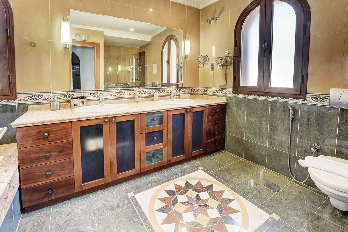 Bany de Casa o xalet en venda en Benalmádena amb Aire condicionat, Jardí privat i Terrassa
