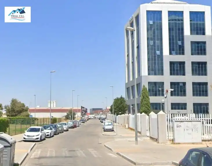 Vista exterior de Garaje en venta en Sevilla