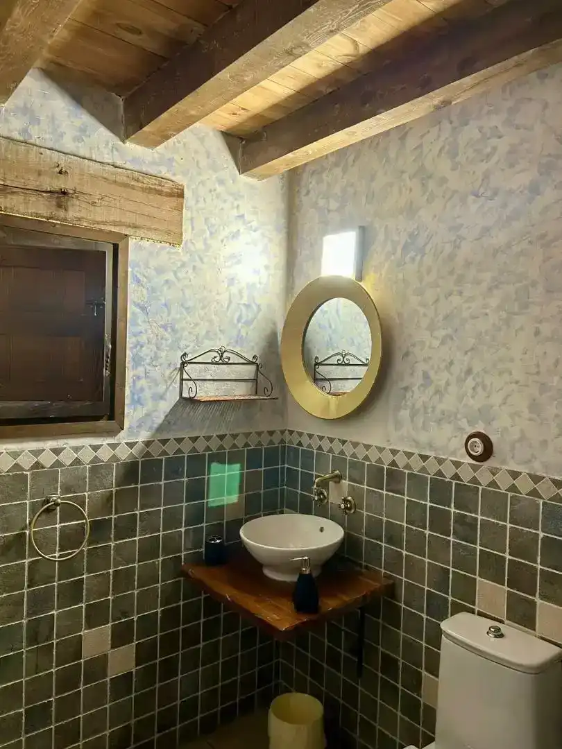 Badezimmer von Country house zum Verkauf in Madrid mit Klimaanlage, Privatgarten und Parkett