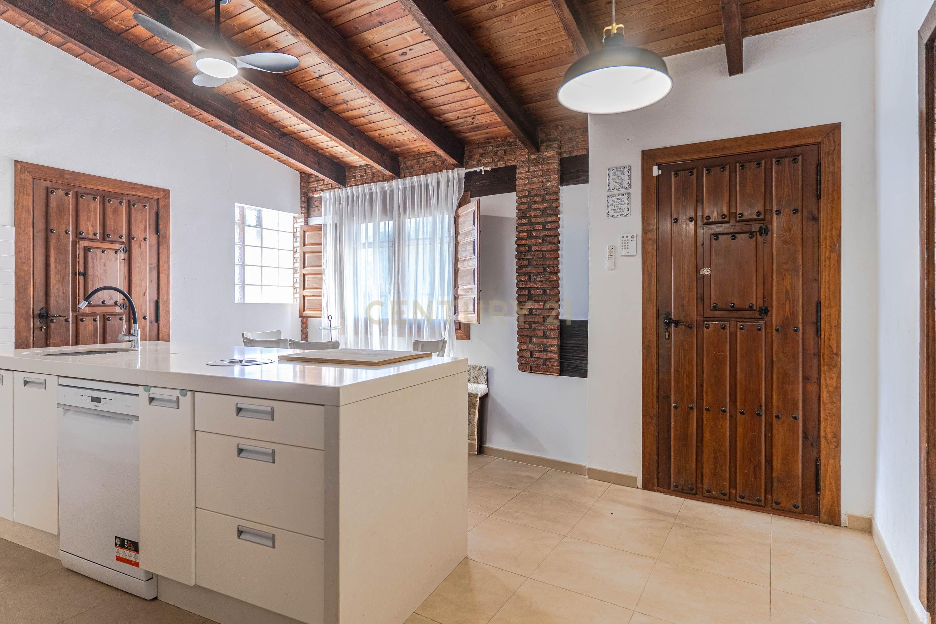 Cuina de Casa o xalet en venda en Motril amb Aire condicionat, Jardí privat i Traster