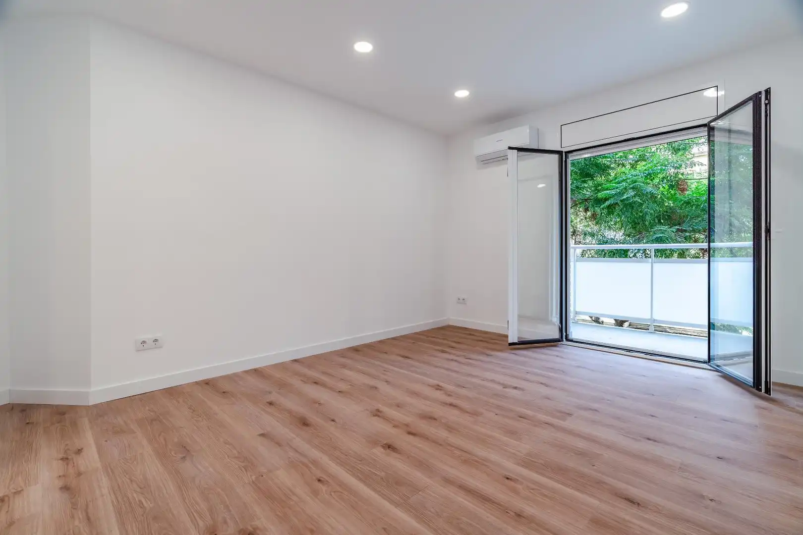 Schlafzimmer von Wohnung zum Verkauf in Tarragona mit Klimaanlage und Balkon